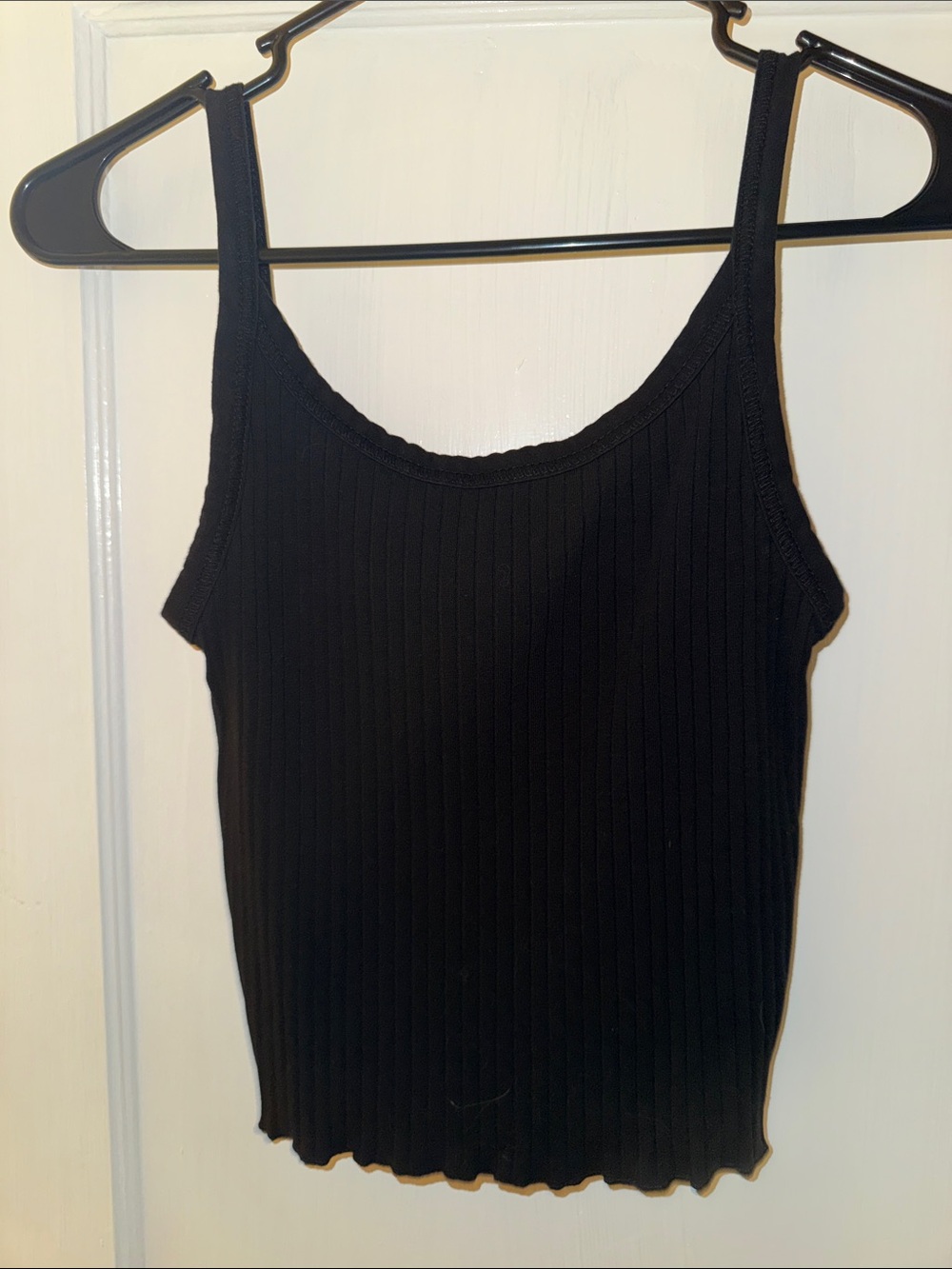 Old Navy Cropped Black Ribbed Tank Top - Scoop Neck